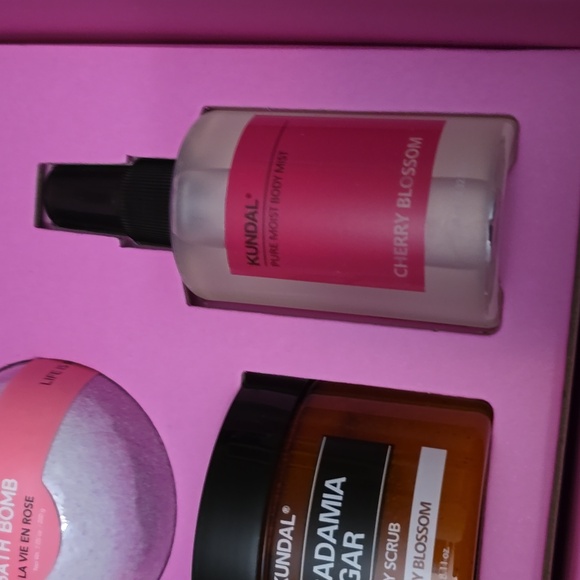 KUNDAL GIFT SET - Picture 4 of 4